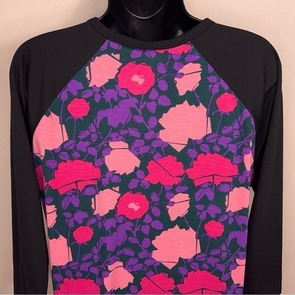 NEW MEDIUM LULAROE BLACK FLORAL TOP BASEBALL STYLE WOMENS TOP STRETCH - Picture 5 of 12